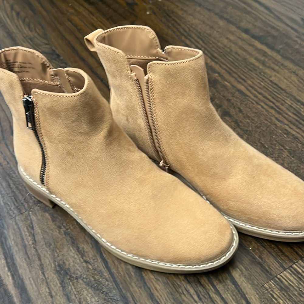 Girls Tan Booties. Target size 7. NWT